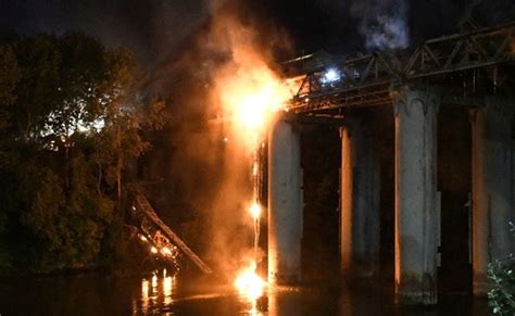 tudor ponte di ferro|Fire damages Rome's 19th century 'Iron Bridge' .